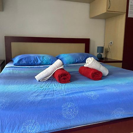Yzberishti Home Sweet Home - Guest House מראה חיצוני תמונה