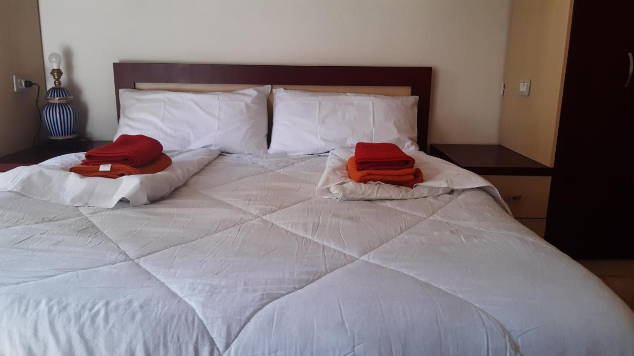 Yzberishti Home Sweet Home - Guest House מראה חיצוני תמונה