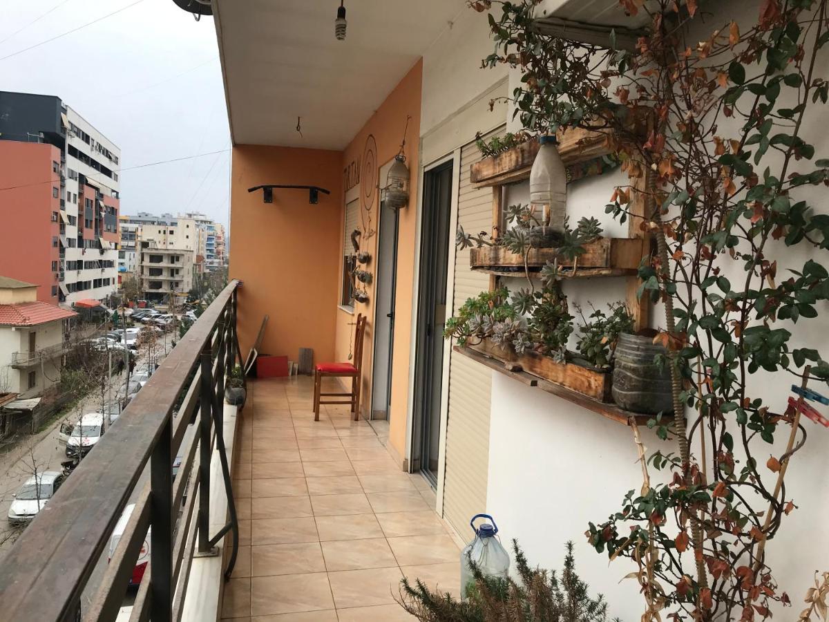 Yzberishti Home Sweet Home - Guest House מראה חיצוני תמונה