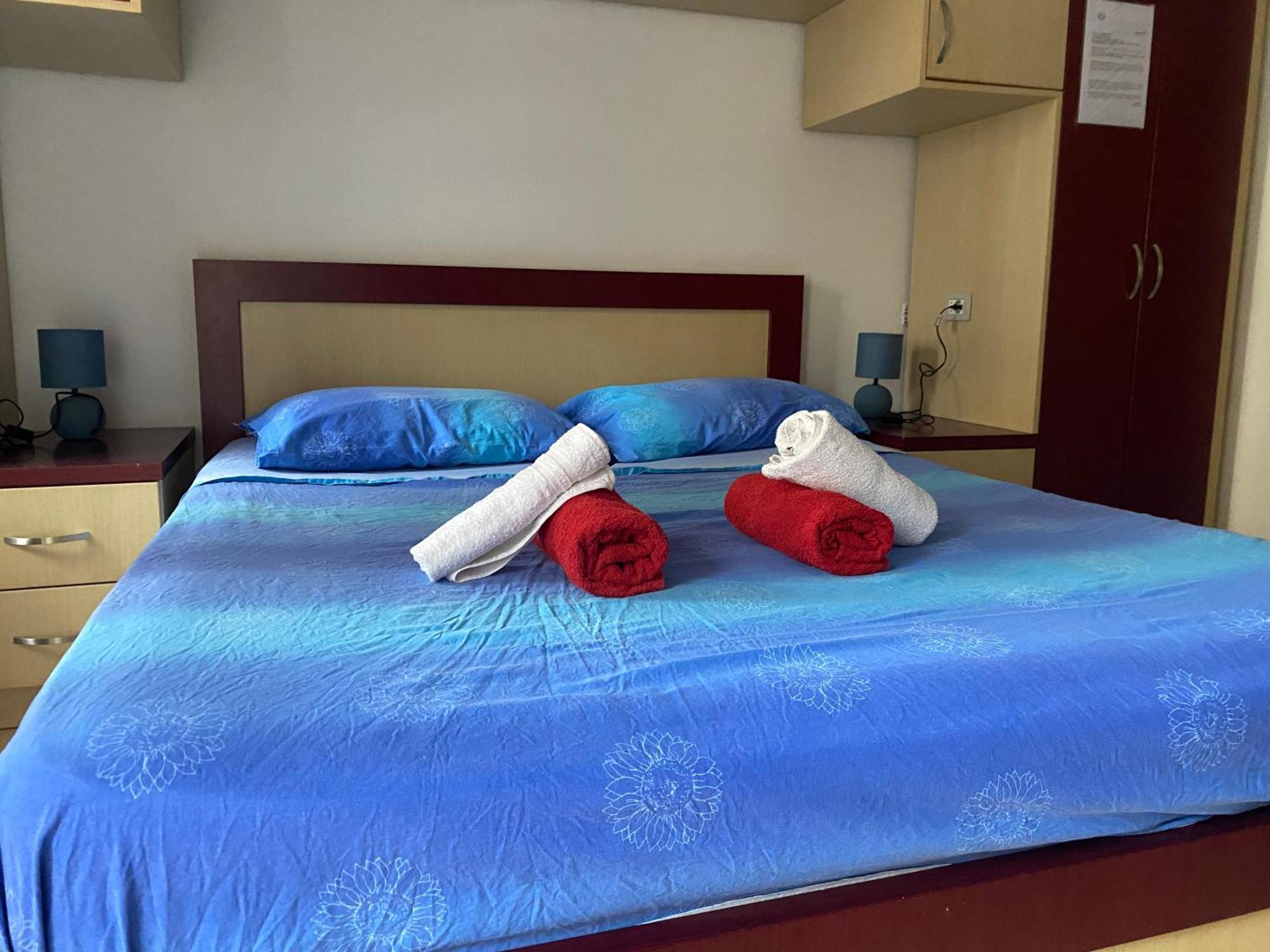 Yzberishti Home Sweet Home - Guest House מראה חיצוני תמונה