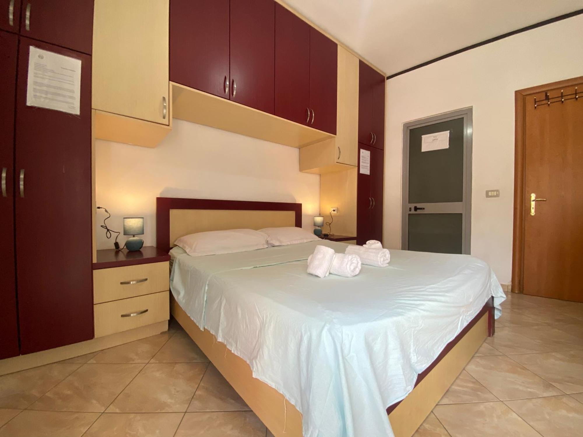Yzberishti Home Sweet Home - Guest House מראה חיצוני תמונה