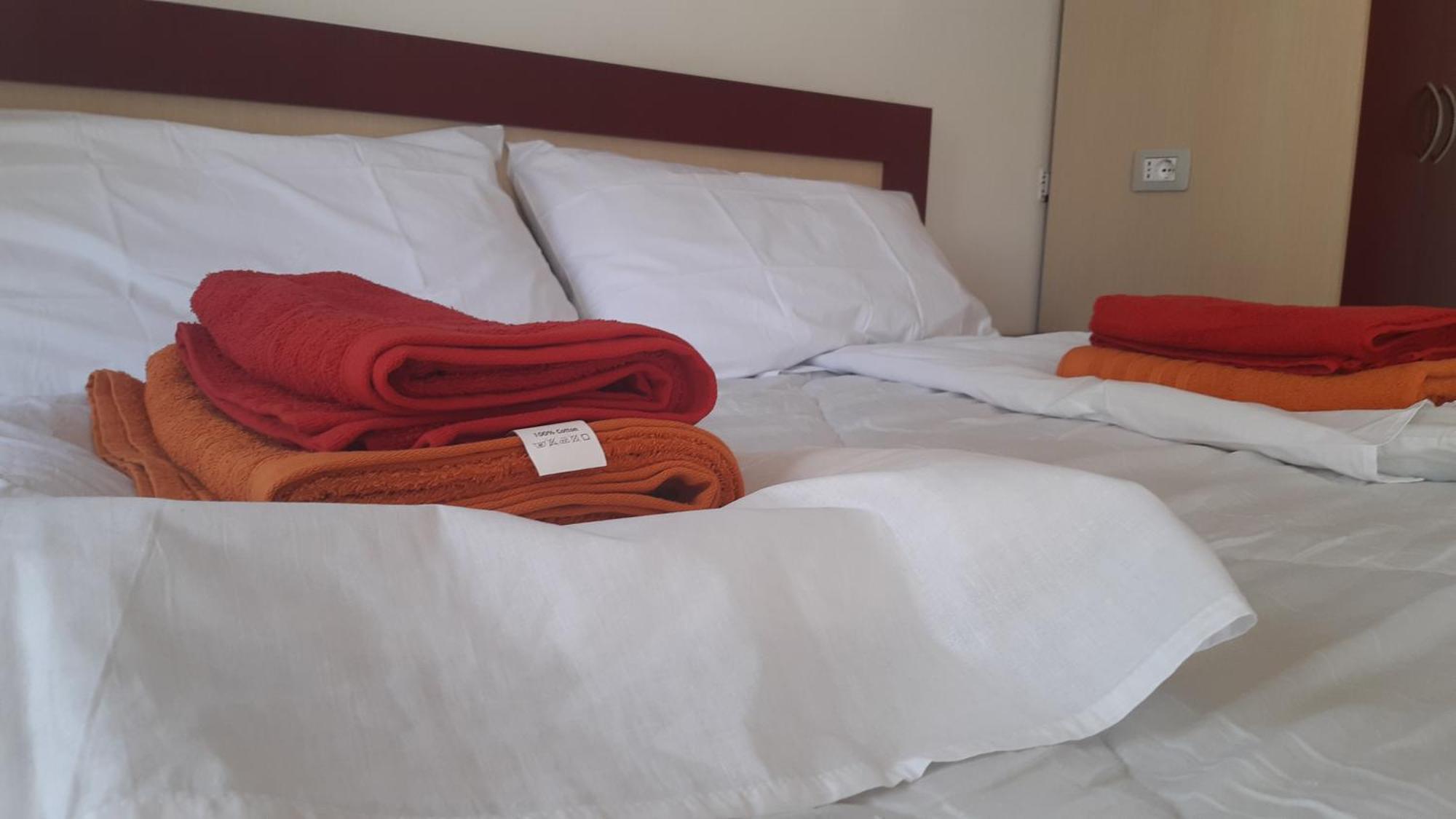 Yzberishti Home Sweet Home - Guest House חדר תמונה